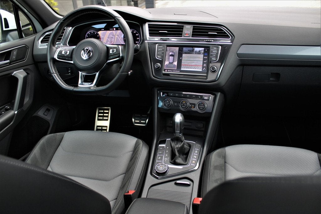 Volkswagen Tiguan 2.0 TSI 4Motion R-line Pano Trekhaak Head-, Auto's, Volkswagen, Automaat, Stof, Gebruikt, Zwart