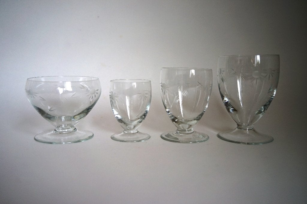 vintage 43x glas servies geslepen zon borrel water dessert, Huis en Inrichting, Keuken | Servies, Zo goed als nieuw, Glas of Glazen