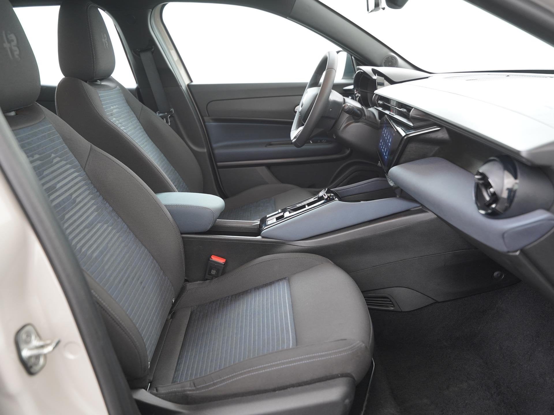 Alfa Romeo Junior Elettrica 54 kWh | SOH 96% | Carplay | Ada, Stof, Gebruikt, Parkeersensor, Wit