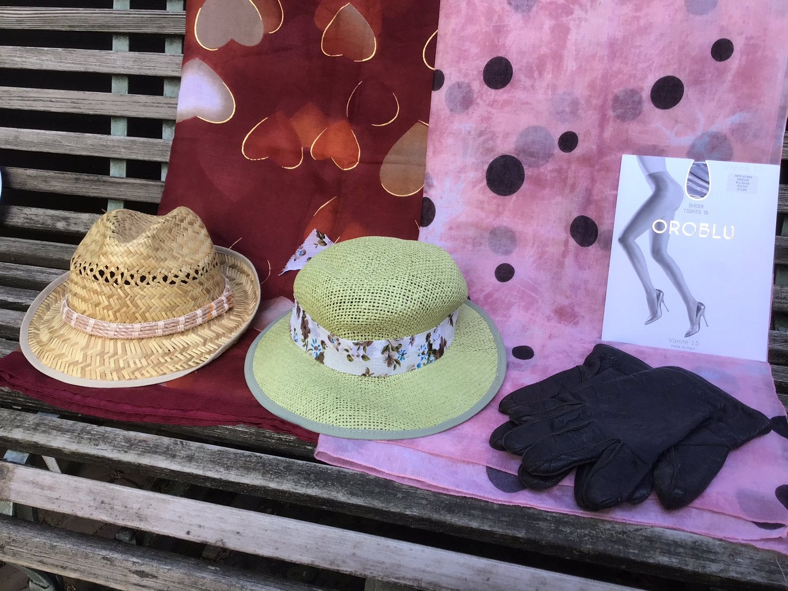 2 Zomerhoeden - 2 Shawls - Oroblu panty - lerenhandschoenen, Ophalen of Verzenden, Zo goed als nieuw, One size fits all