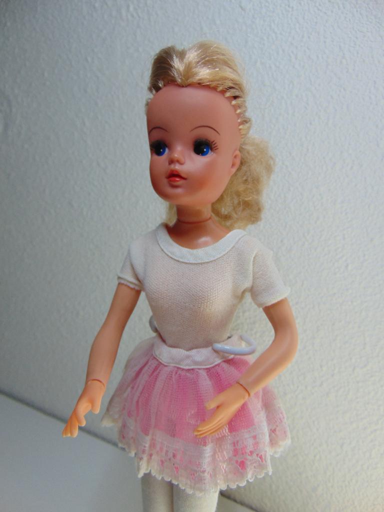 Mooie Sindy Ballerina Hard hoofd, Ophalen of Verzenden, Gebruikt, Pop