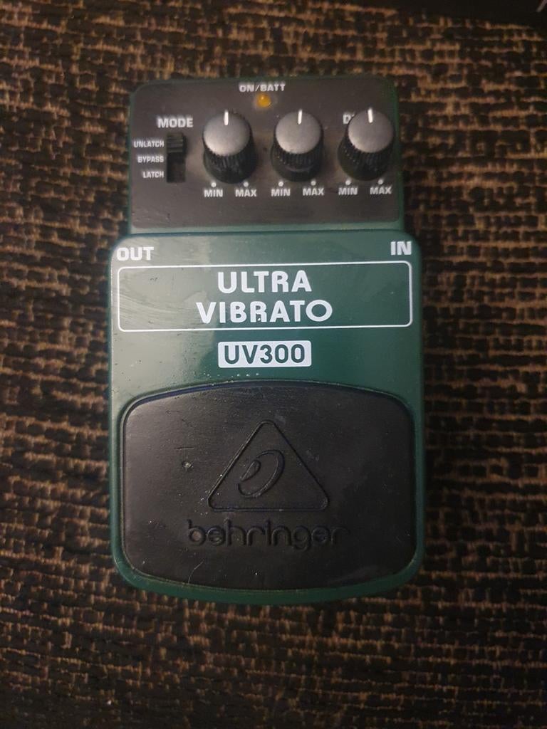 Behringer UV300 Ultra Vibrato gitaarpedaal, Ophalen, Gebruikt