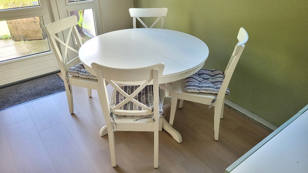 8x Ikea Ingolf (Rosentorp) eettafelstoelen wit + 4 kussens, Huis en Inrichting, Stoelen, Ophalen, Gebruikt, Wit, Vijf, Zes of meer stoelen