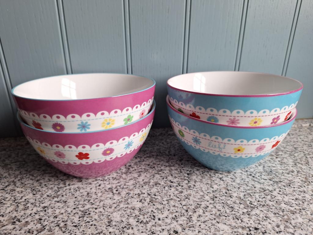 4 Lief! schaaltjes, 2 gave en 2 met kleine beschadiging., Ophalen of Verzenden, Overige stijlen, Schaal of Schalen
