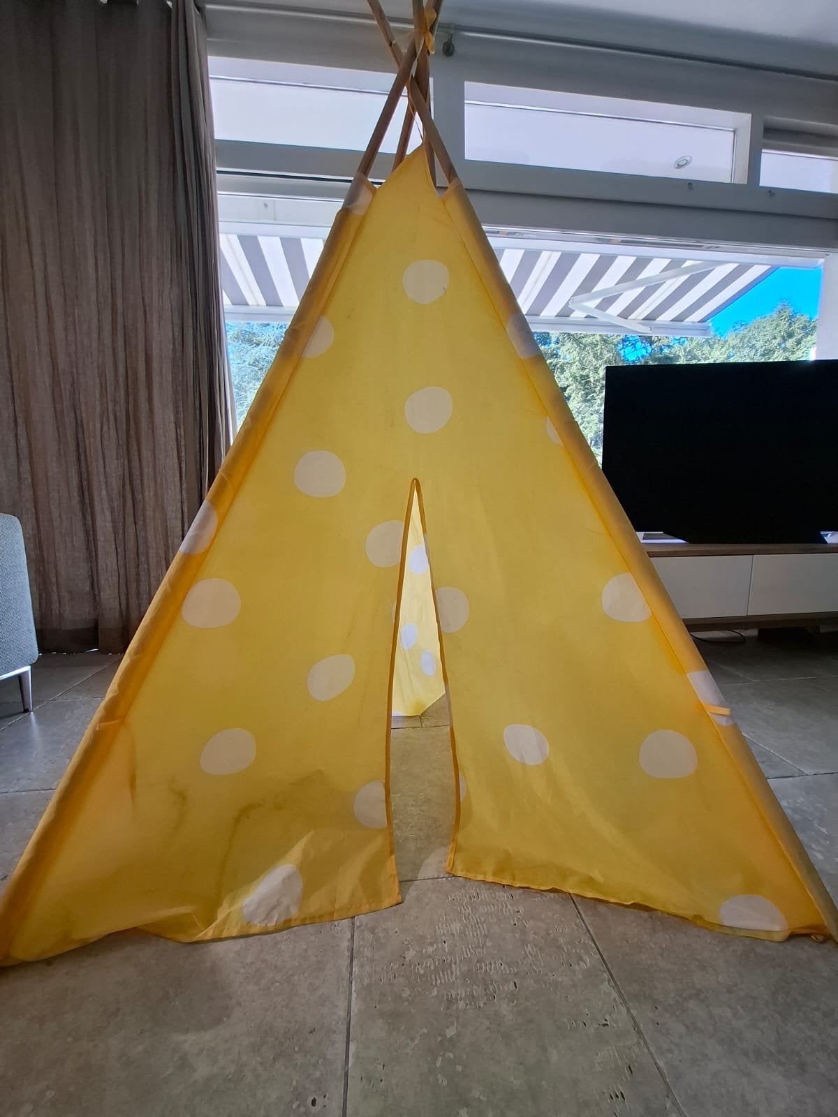 Gele tipi tent met stippen voor kinderen, Kinderen en Baby's, Speelgoed | Speeltenten, Ophalen, Gebruikt