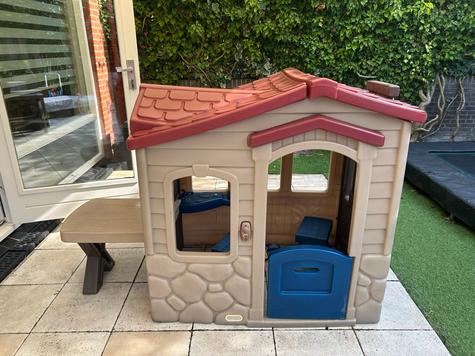 Little Tikes Speelhuisje voor kinderen met pickniktafel, Kinderen en Baby's, Ophalen, Gebruikt, Kunststof