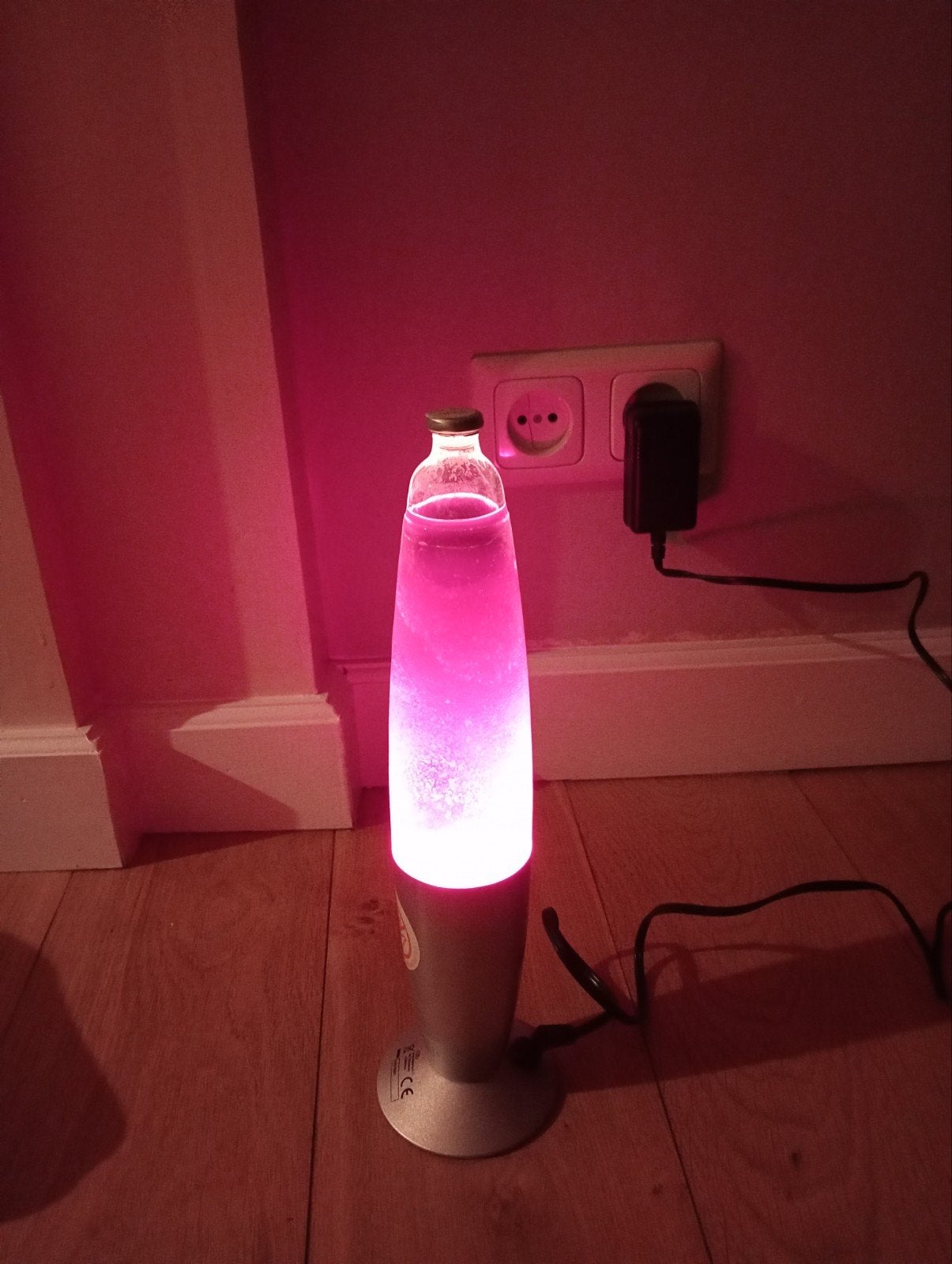 Paarse lavalamp - kapje mist, Huis en Inrichting, Ophalen of Verzenden, Gebruikt, Metaal, Paars