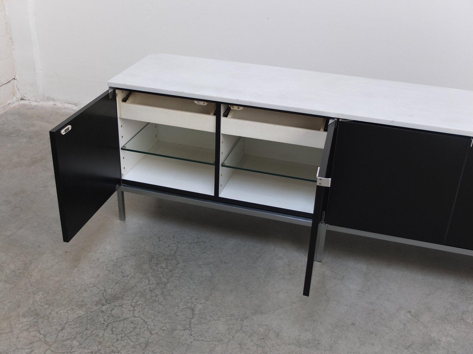 Florence Knoll dressoir 60er jaren., Huis en Inrichting, Ophalen, Met deur(en), Overige materialen, Zo goed als nieuw