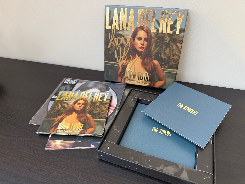 Lana Del Rey – Born To Die (Paradise) Deluxe Box GESIGNEERD!, Cd's en Dvd's, Boxset, Pop, 7 inch, Ophalen of Verzenden