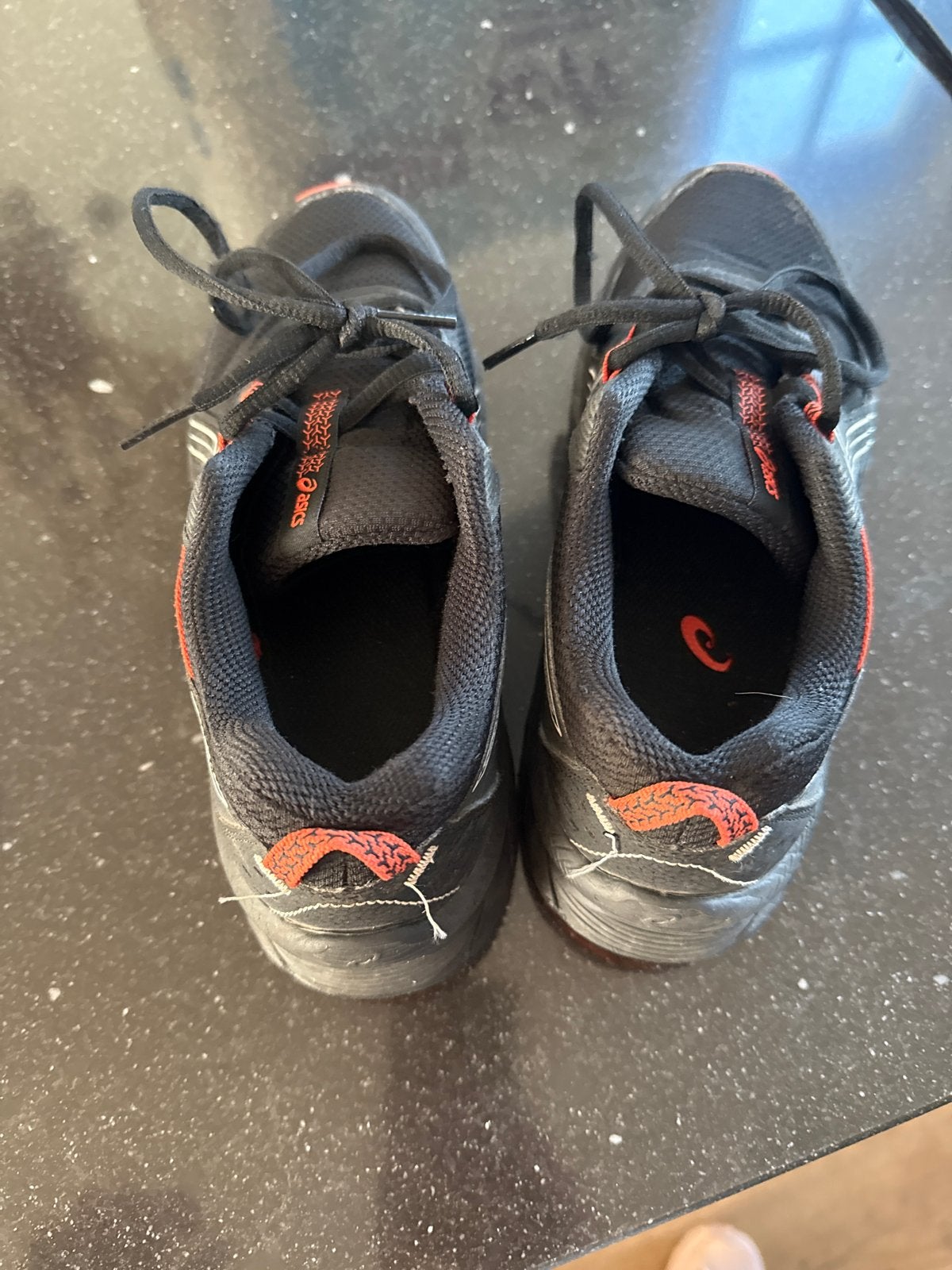 Asics sportschoenen maat 37,5 (US 5), Kleding | Dames, Schoenen, Ophalen of Verzenden, Gedragen, Zwart, Sportschoenen