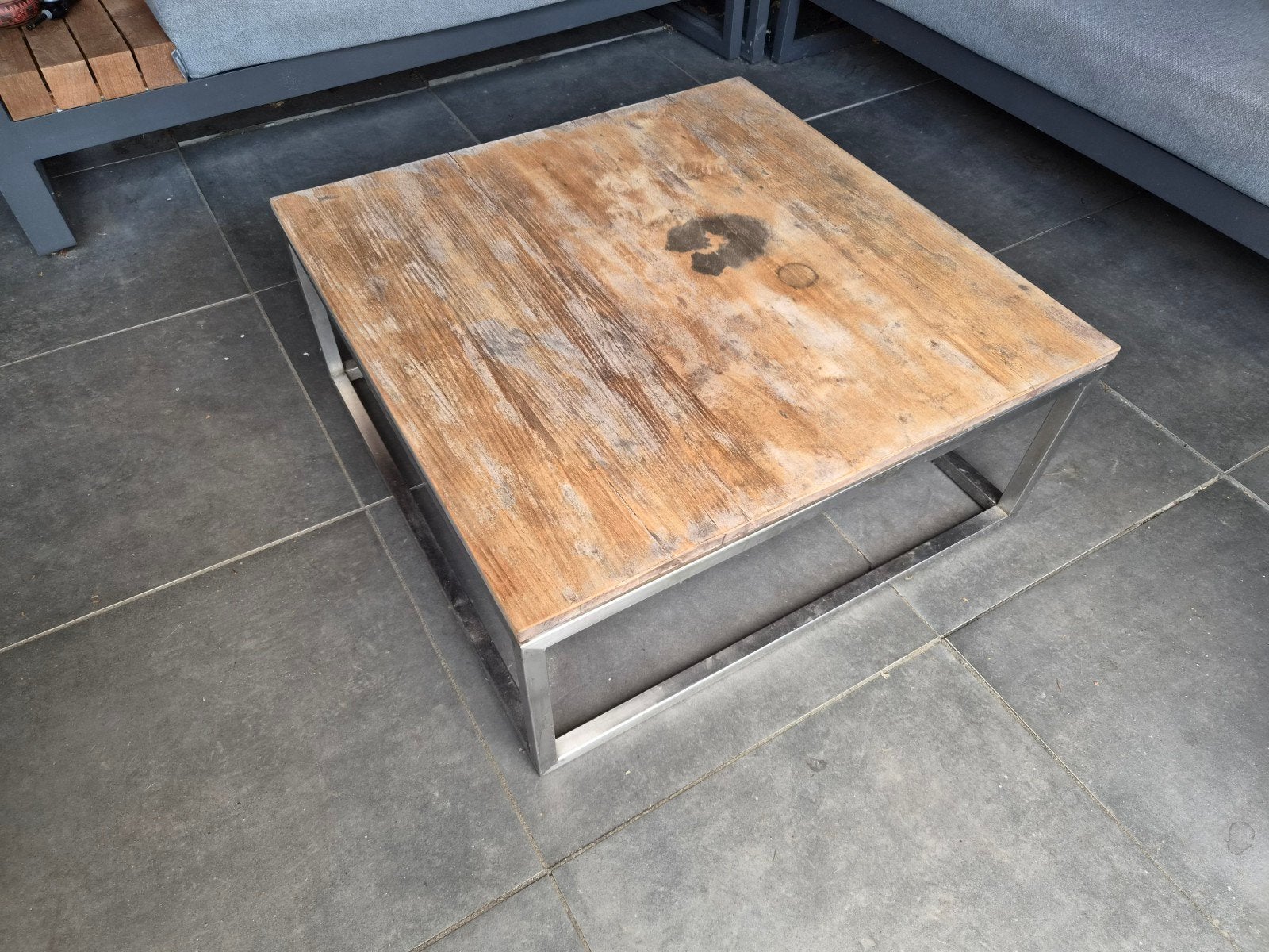 Robuuste salontafel met teakhouten blad en metalen frame, Gebruikt, 50 tot 100 cm, 50 tot 100 cm, Industrieel, Robuust