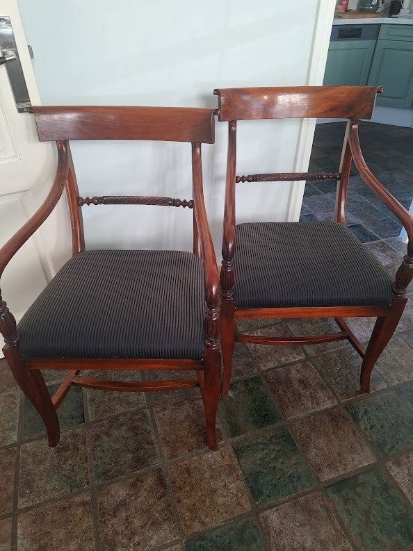 Notenhouten antieken stoelen, Ophalen
