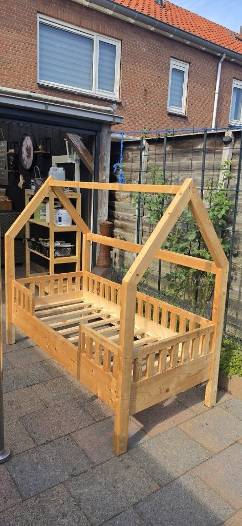 Houten Kinderbed handgemaakt (incl ikea matras), 70 tot 85 cm, Zo goed als nieuw, 160 tot 180 cm, Ophalen