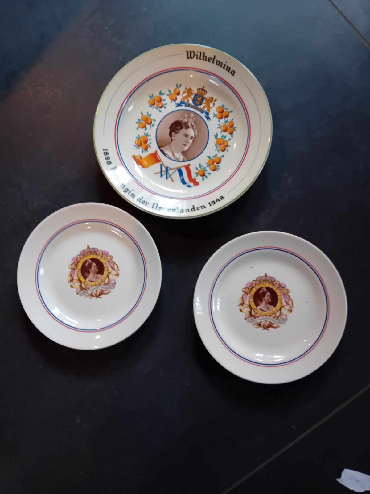 3 Wilhelmina herdenkingsborden 1898-1948, Ophalen of Verzenden
