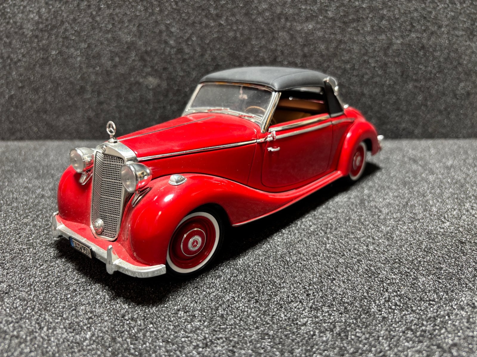 Mercedes-Benz 170S Cabriolet A schaalmodel - Rood, Hobby en Vrije tijd, Modelauto's | 1:18, Ophalen of Verzenden, Zo goed als nieuw