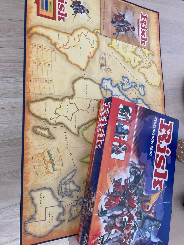 Risk Wereldveroverend Strategisch Bordspel, Drie of vier spelers, Ophalen of Verzenden, Zo goed als nieuw