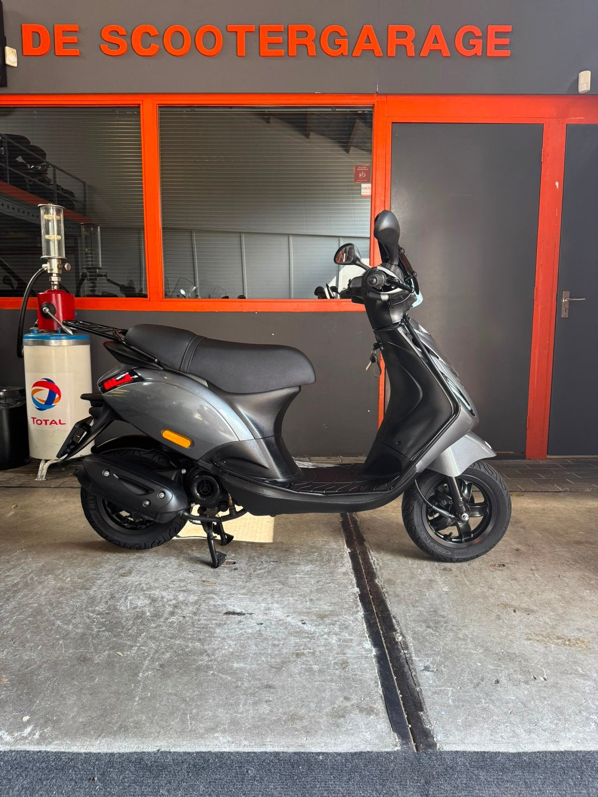 Piaggio Zip Brom 45km e4 SP 2019 FULL Agaat grijs, Fietsen en Brommers, Scooters | Piaggio, Gebruikt, Piaggio, Piaggio, Maximaal 45 km/u