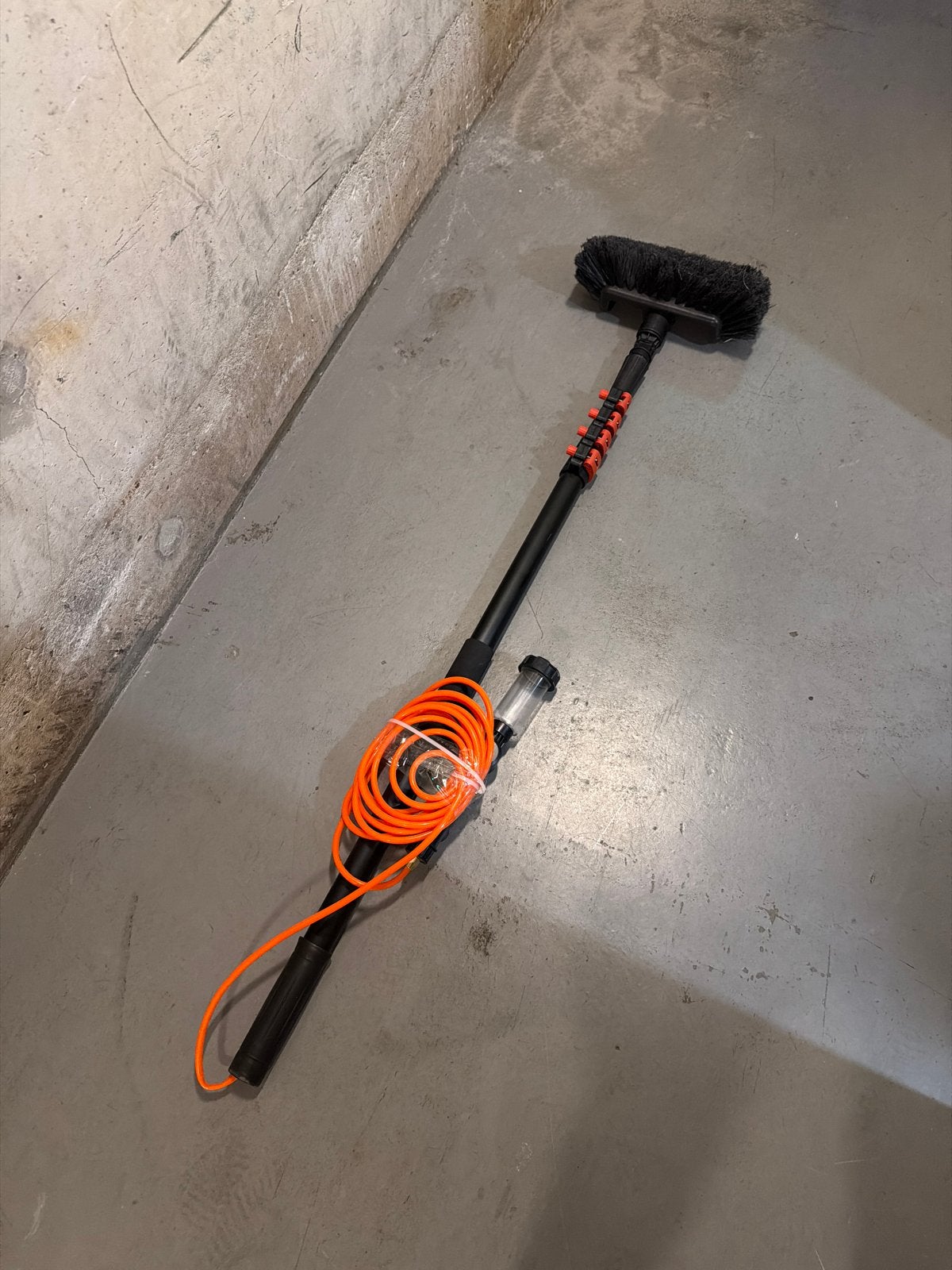 Uitschuifbare wasborstel met waterslang, Ophalen of Verzenden, Gebruikt
