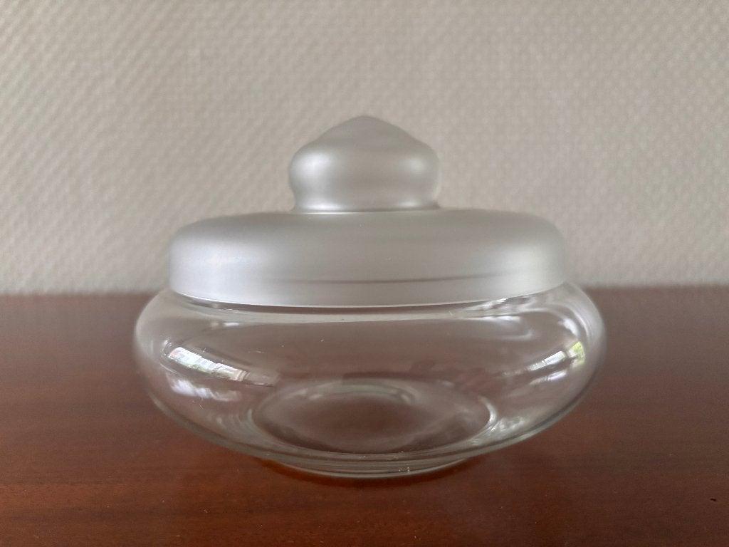 Art Deco glazen bonbondoos met gesatineerd deksel Leerdam., Antiek en Kunst, Ophalen of Verzenden
