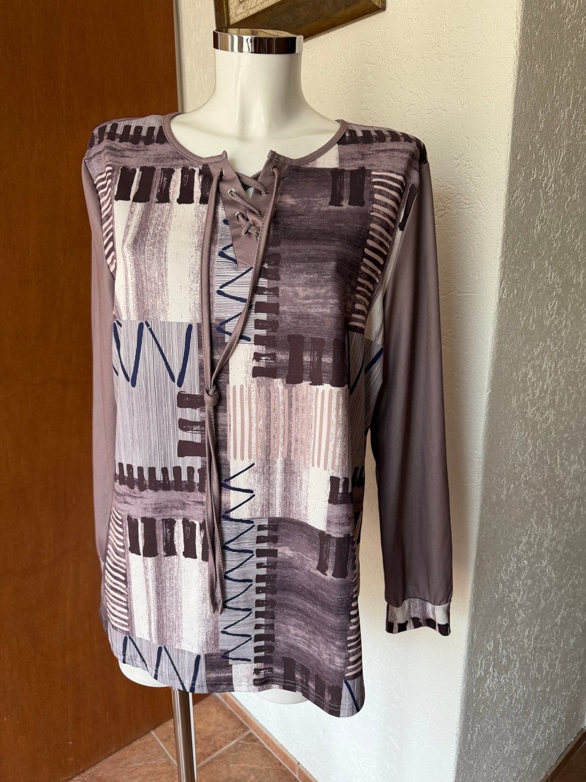 Damesblouse  lange mouw en abstract patroon - Maat XL nieuw, Kleding | Dames, Meerkleurig, Maat 46/48 (XL) of groter, Ophalen of Verzenden