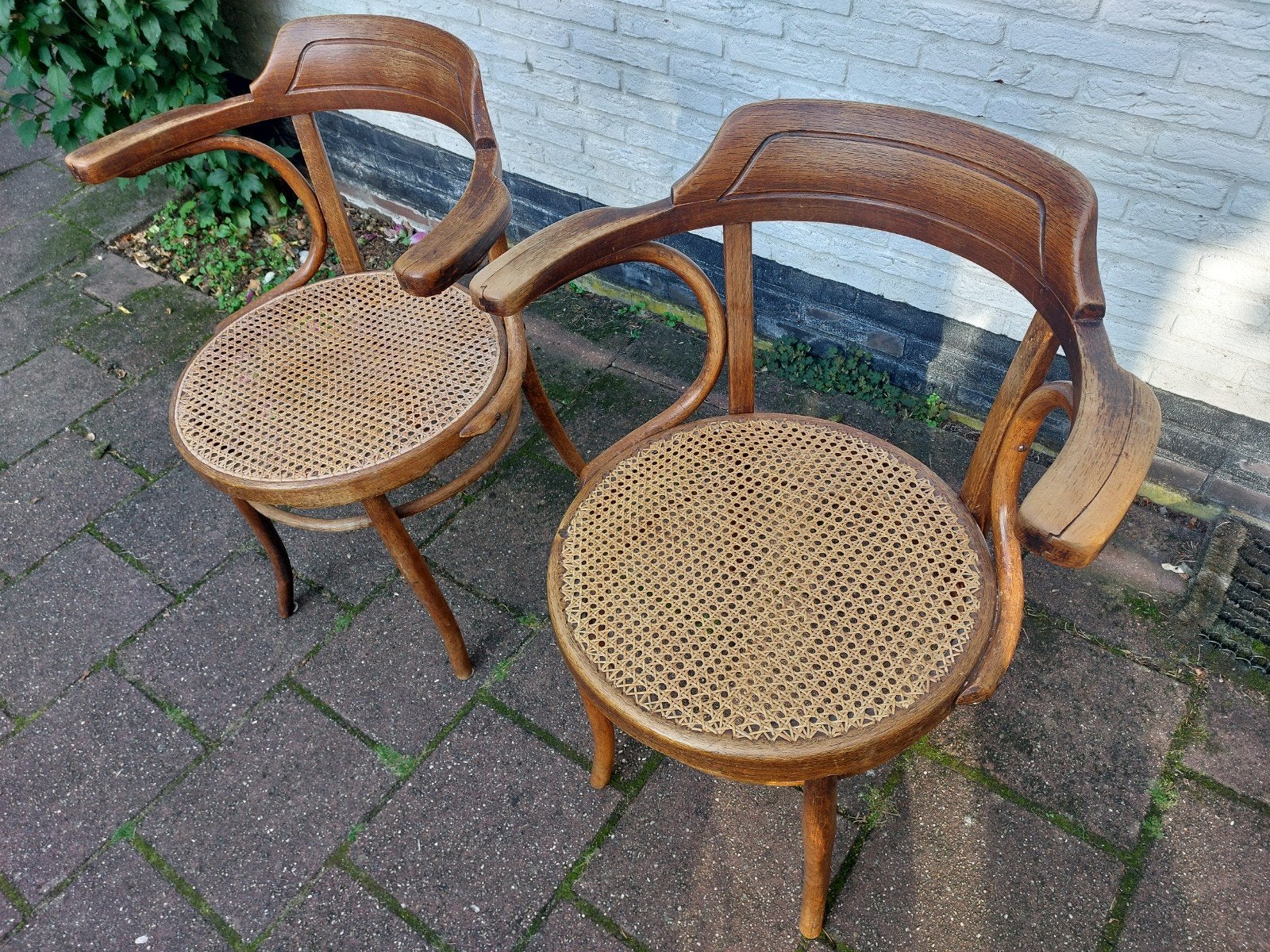 Set van 2 Josef Hoffmann Succ. Thonet stoelen, Ophalen