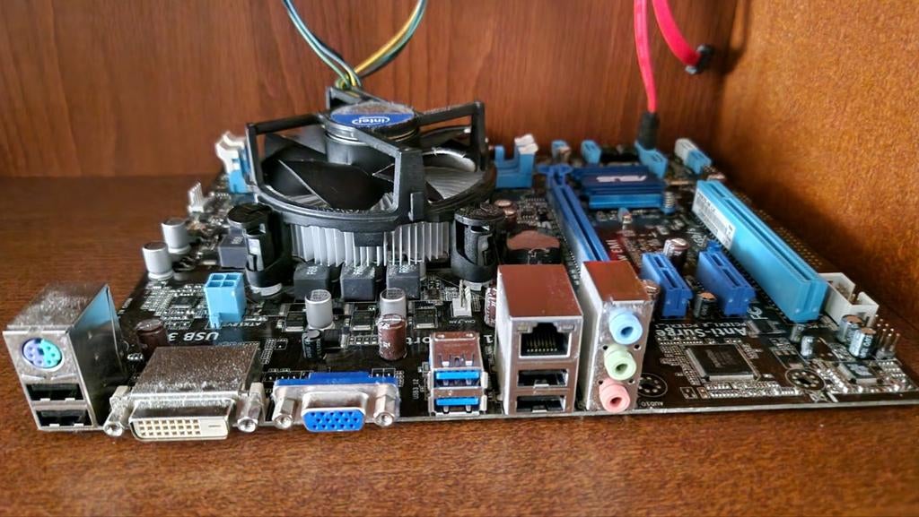 ASUS P8B75-M moederbord + CPU, Computers en Software, Moederborden, Ophalen, Gebruikt
