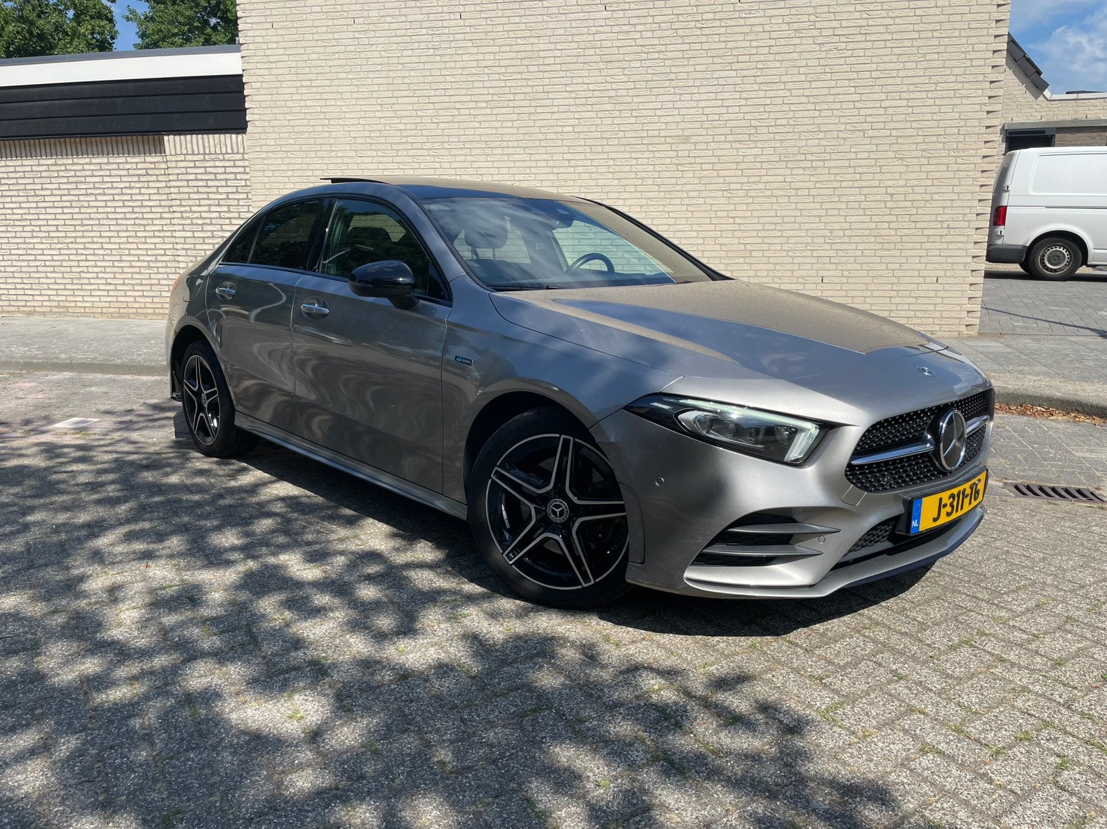 Mercedes-Benz A-Klasse A 250 e AMG, Pano, Memory, Camera, Auto's, Zwart, 160 pk, Parkeerassistent, 1600 kg