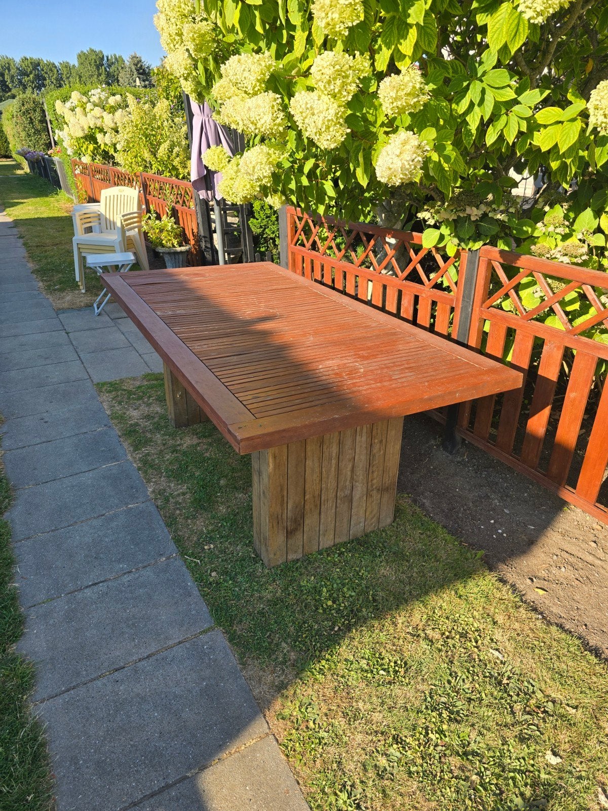 Robuuste houten tuintafel - 200x100 cm, Tuin en Terras, Tuintafels, Ophalen of Verzenden, Gebruikt, Rechthoekig, Hout