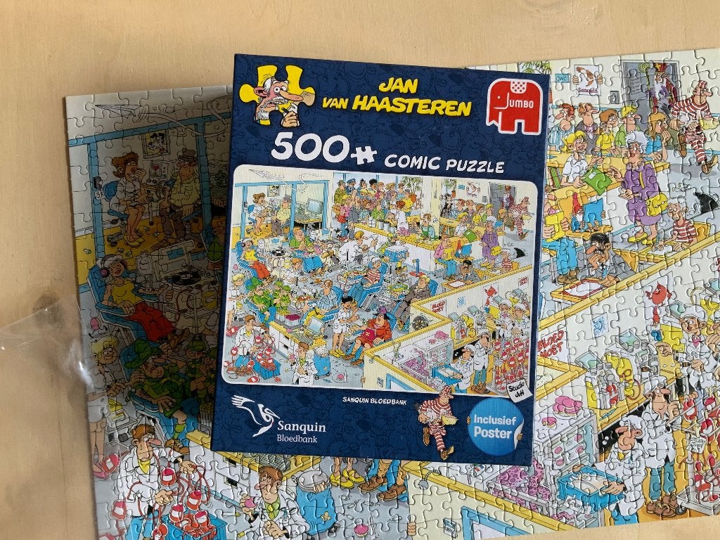 Jan van Haasteren de bloedbank 500 stukjes, Hobby en Vrije tijd, Denksport en Puzzels, Ophalen of Verzenden, 500 t/m 1500 stukjes