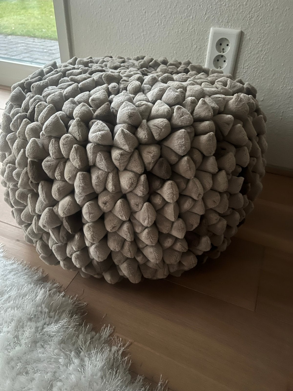 Haans Lifestyle Pebble poef Grey Sand Taupe 55/60cm, Huis en Inrichting, Gebruikt, Ophalen of Verzenden, Stof, 50 tot 75 cm