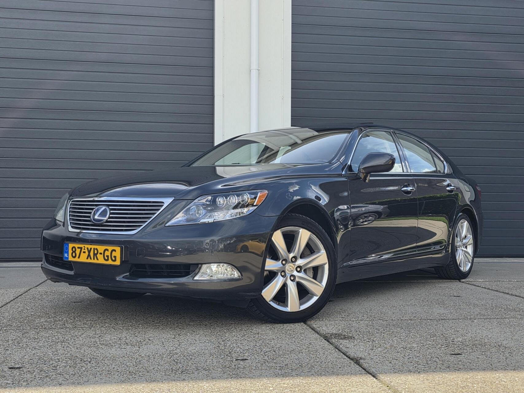 Lexus LS 600h President BTW auto €9.916 NETTO, Auto's, Automaat, Adaptive Cruise Control, Gebruikt, 2245 kg