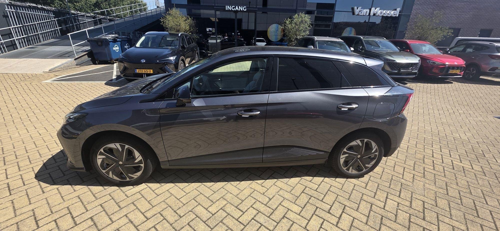 MG 4 Electric Luxury Long Range 64 kWh | Uniek interieur | 3, Auto's, Automaat, 12 maanden, Gebruikt, Origineel Nederlands