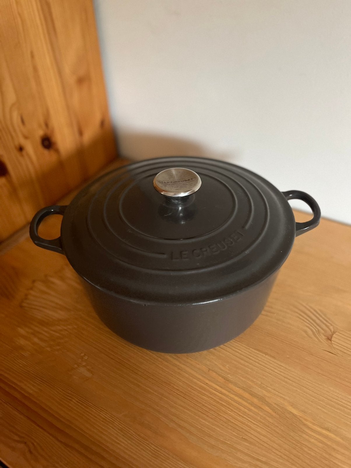 Zwarte Le Creuset braadpan, 24 centimeter, heel goede staat, Le Creuset, Ophalen of Verzenden, Zo goed als nieuw, Braadpan