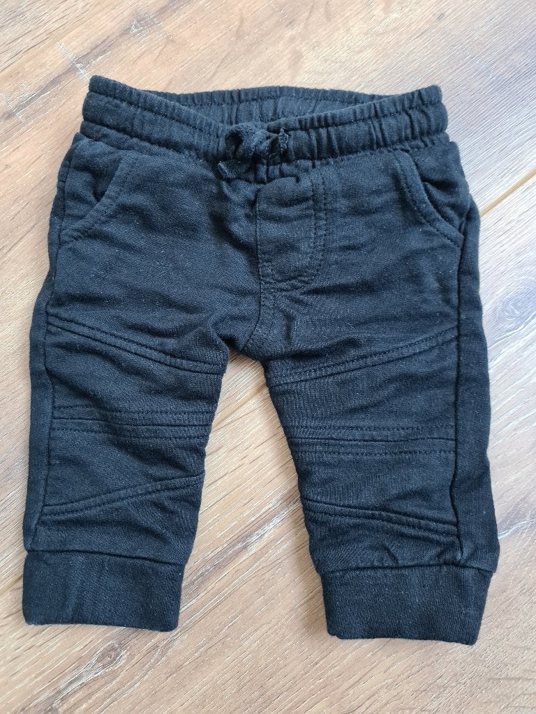 Zwart jogging broekje van Prenatal maat 56, Kinderen en Baby's, Babykleding | Maat 56, Broekje, Ophalen of Verzenden, Zo goed als nieuw