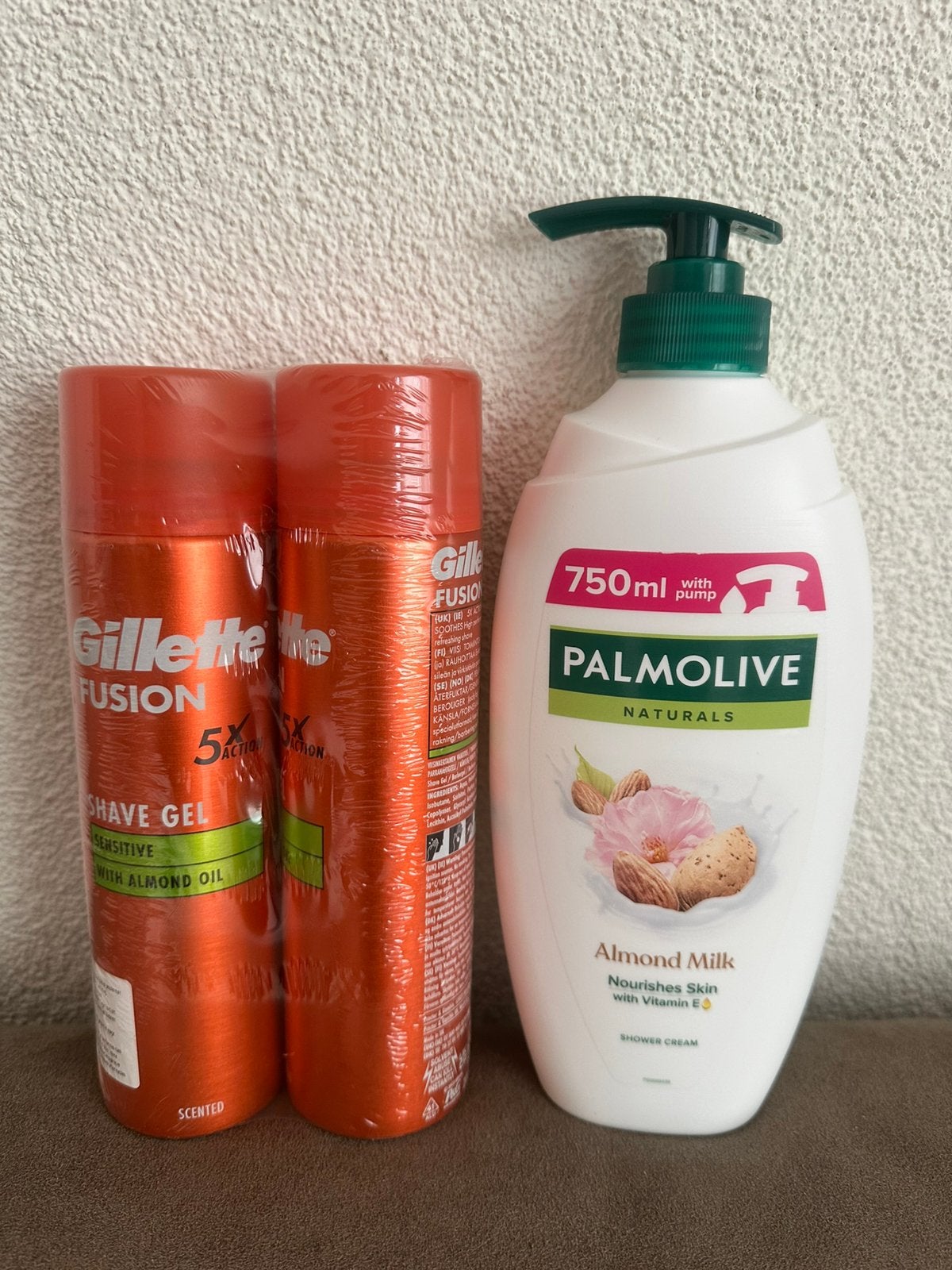 Nieuw: 2 flessen scheerschuim, 1 fles douchecrème, Ophalen of Verzenden, Nieuw, Bad & Douche
