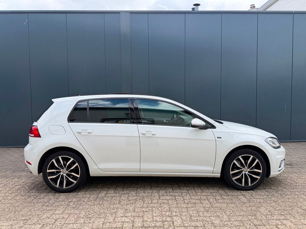 Volkswagen Golf 1.5 TSI Highline | Pano | Automaat | 7.5 |, Auto's, Euro 6, 4 cilinders, 150 pk, Wit