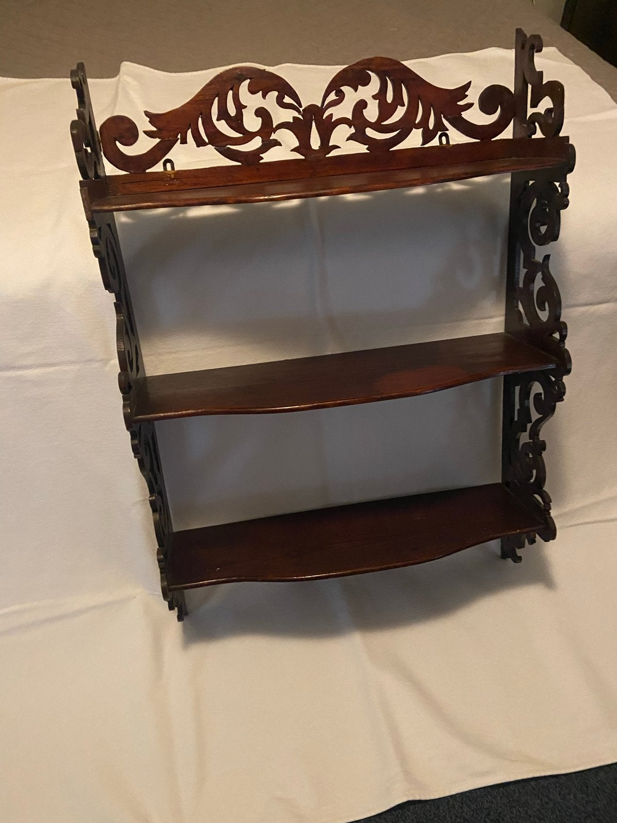 Antieke houten wandplank met sierlijk houtsnijwerk, Antiek en Kunst, Ophalen