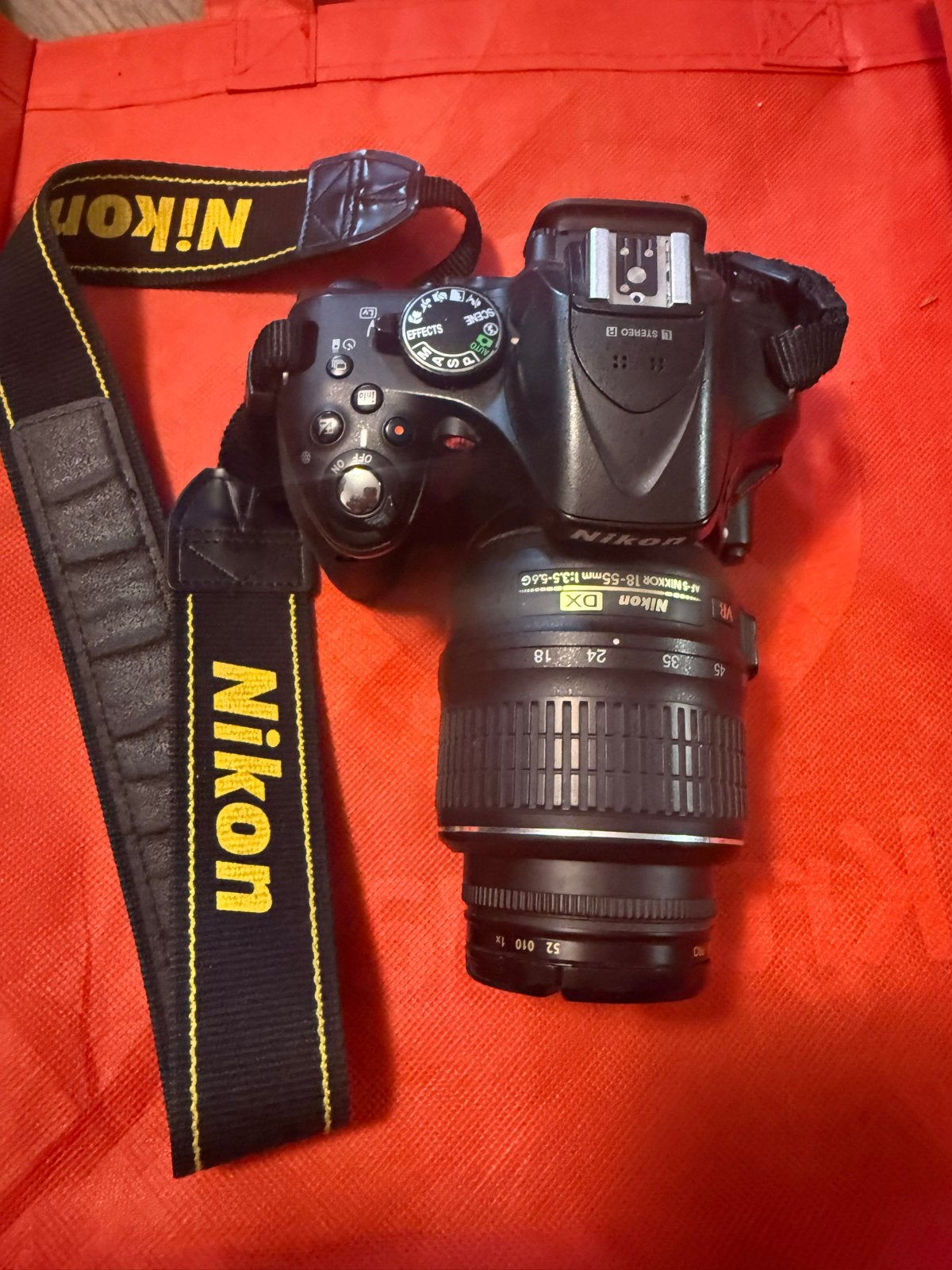Nikon D5200 spiegelreflexcamera met 3 lenzen en tas, Audio, Tv en Foto, Fotocamera's Digitaal, Gebruikt, Spiegelreflex, Kantelbaar/draaibaar scherm