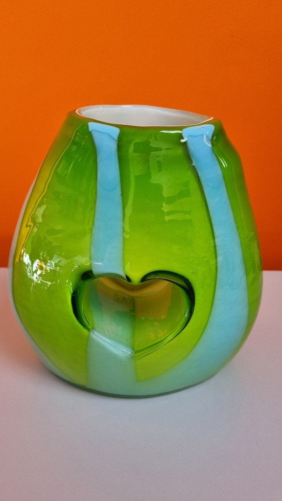 zware glazen vaas met hartje, Antiek en Kunst, Verzenden