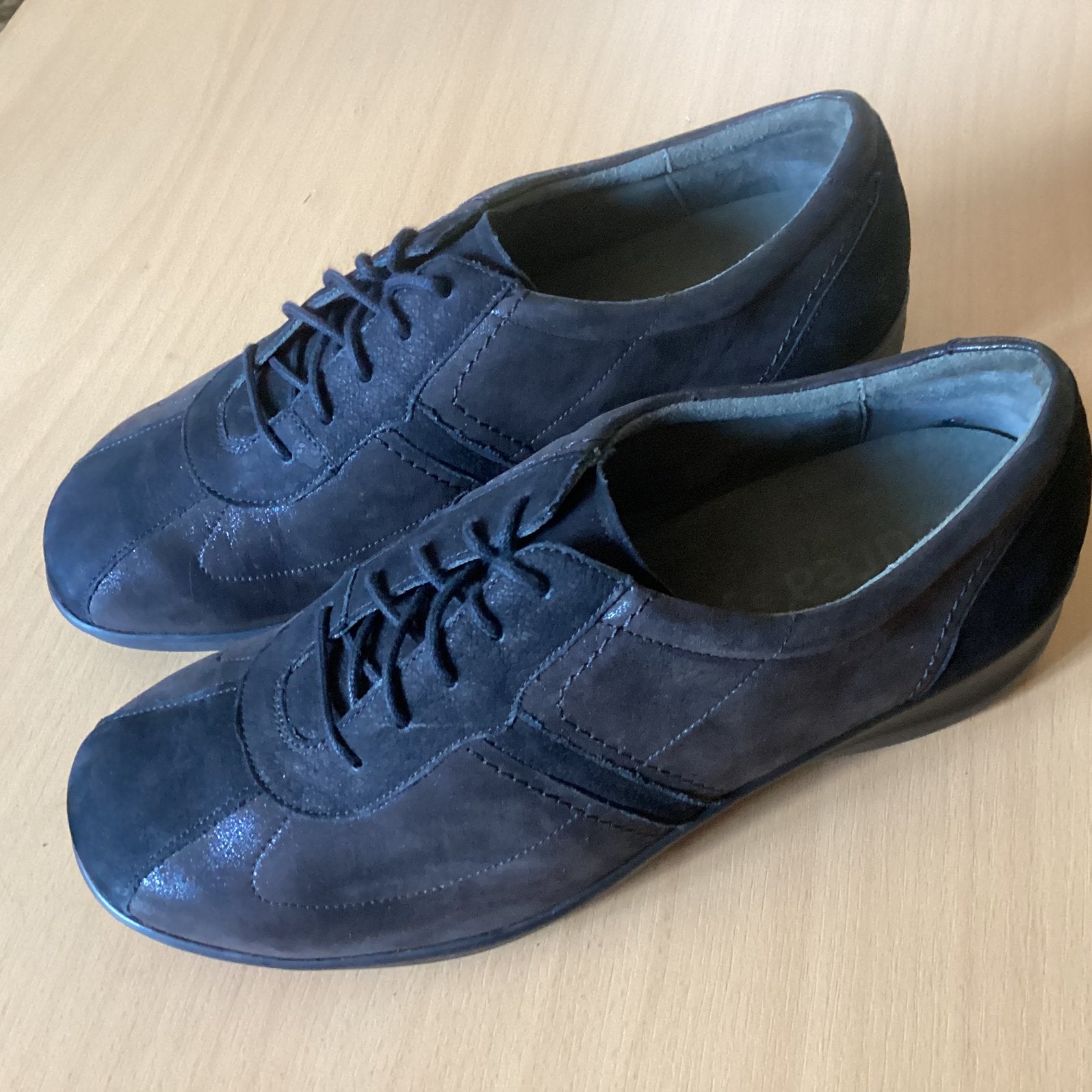 DUREA dames schoenen maat 6,5 (39,5) kleur donkerbruin ZGAN, Kleding | Dames, Ophalen of Verzenden, Zo goed als nieuw, Bruin, Sneakers of Gympen