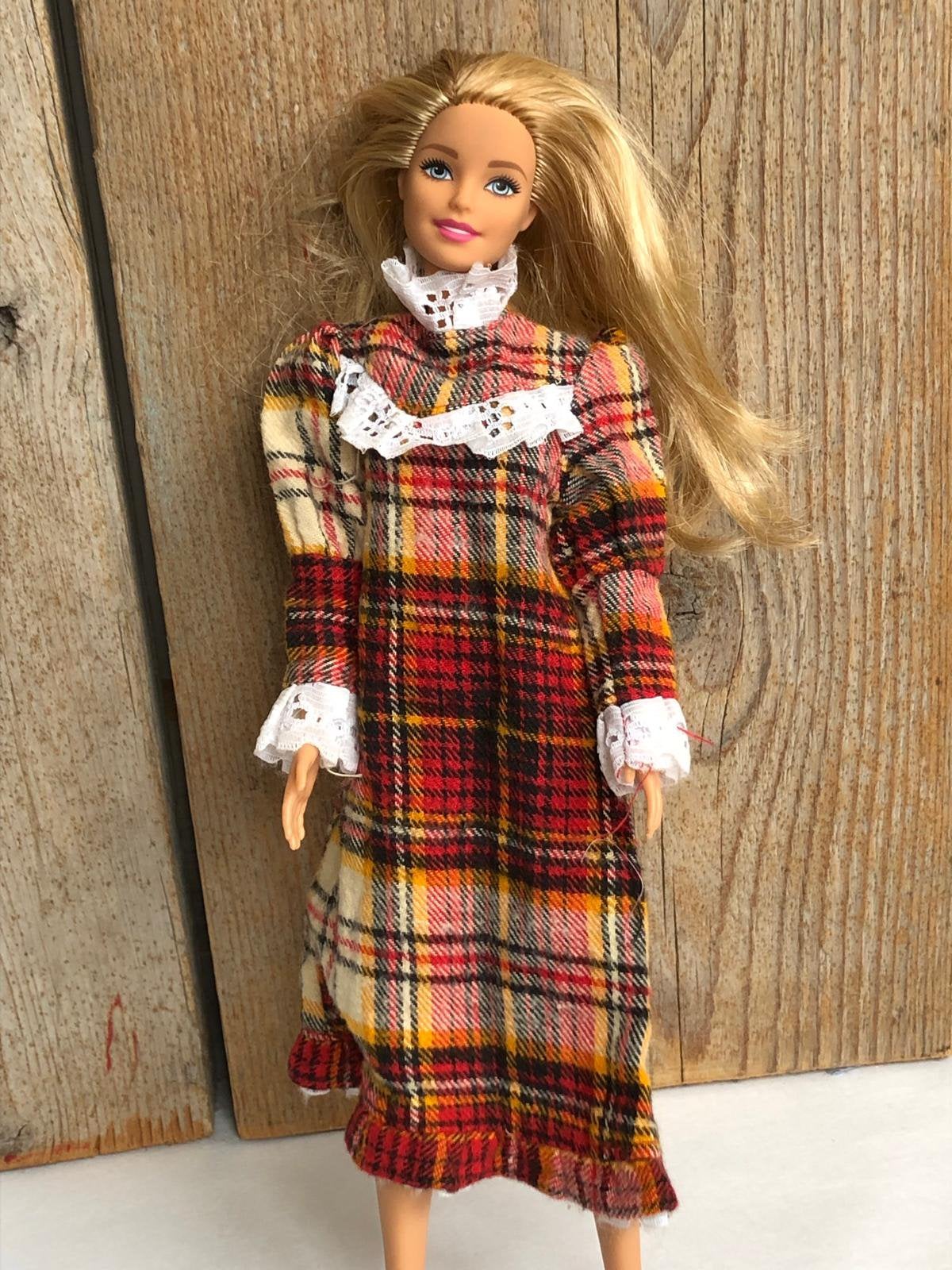 Highlands ruit Barbie jurk voor Sindy, Ophalen of Verzenden, Gebruikt, Kleertjes