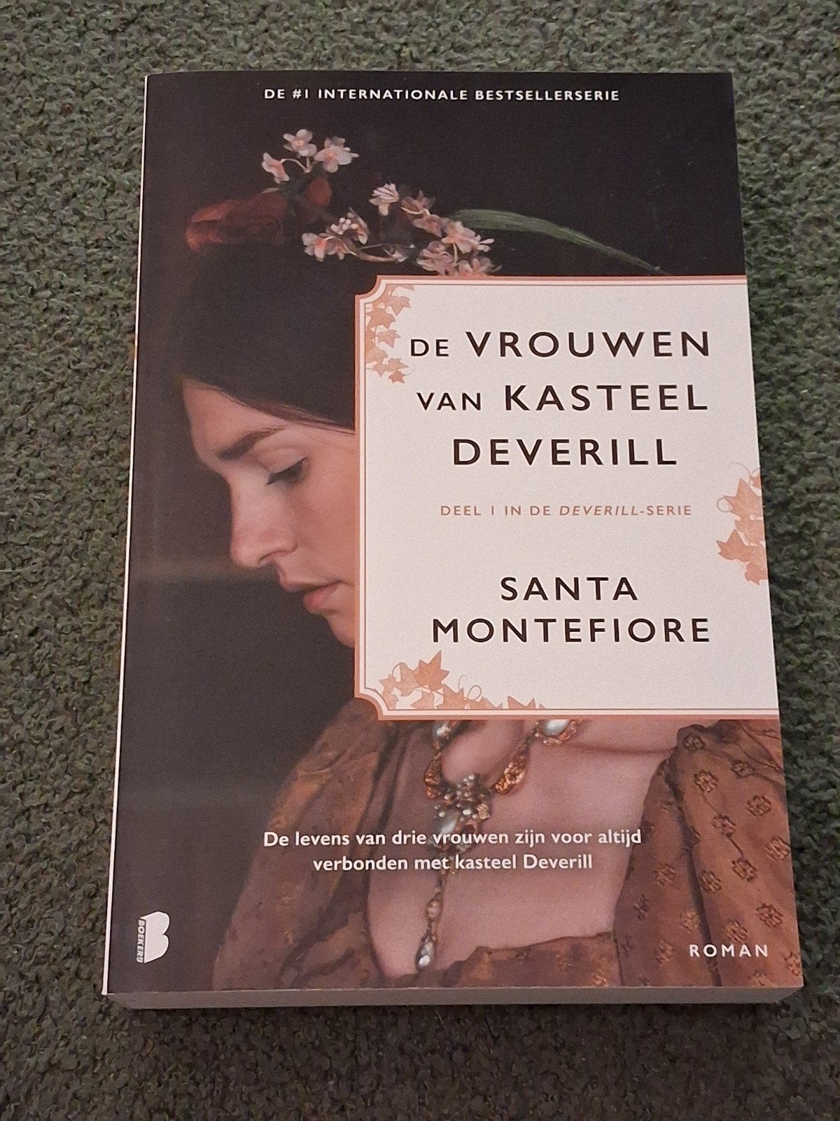 De vrouwen van kasteel Deverill - Santa Montefiore, Boeken, Ophalen of Verzenden, Zo goed als nieuw, Santa Montefiore, Nederland