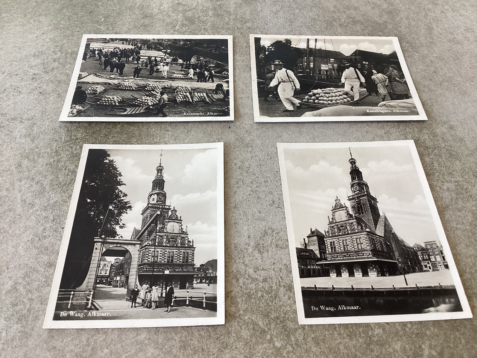 Alkmaar.     4 kaartjes, Kaasdragers, Kaasmarkt en De Waag, Ophalen of Verzenden, Noord-Holland