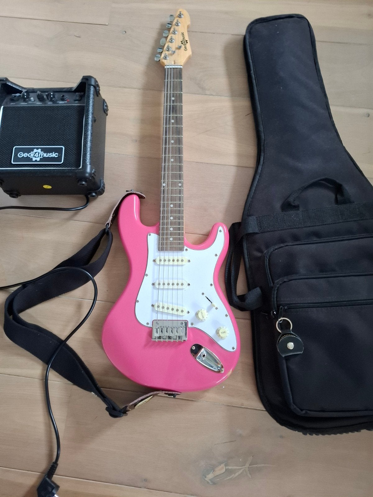 3/4 Kinder roze elektrische gitaar met versterker en tas, Ophalen, Solid body, Fender, Met versterker
