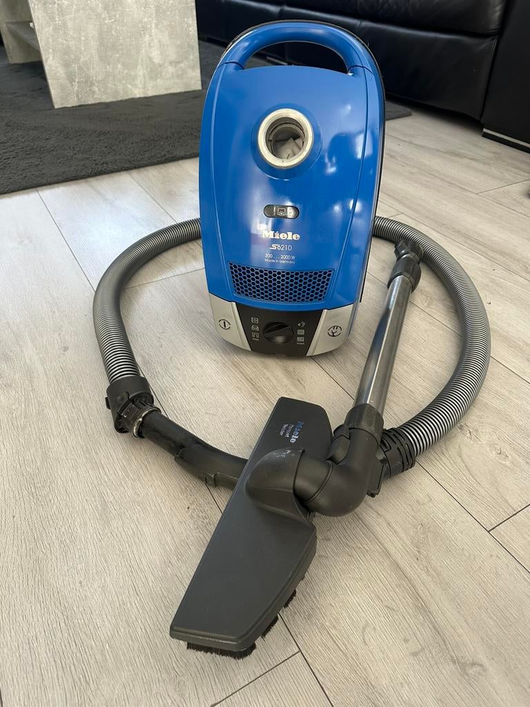 Te koop Te koop goede nette stofzuiger van Mielie 2000w, Witgoed en Apparatuur, Stofzuigers, Ophalen of Verzenden, Zo goed als nieuw
