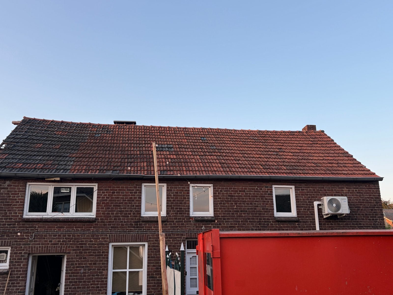 Mulder dakpannen: 40m² rood, 40m² zwart (augustus beschikbaa, Doe-het-zelf en Verbouw, Dakpannen en Dakbedekking, Ophalen, Gebruikt