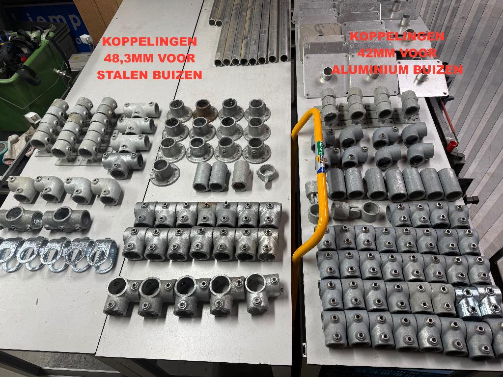 Partij stalen steigerbuizen 48,3mm. met diverse koppelingen., Doe-het-zelf en Verbouw, Metalen, Gebruikt, IJzer, Ophalen