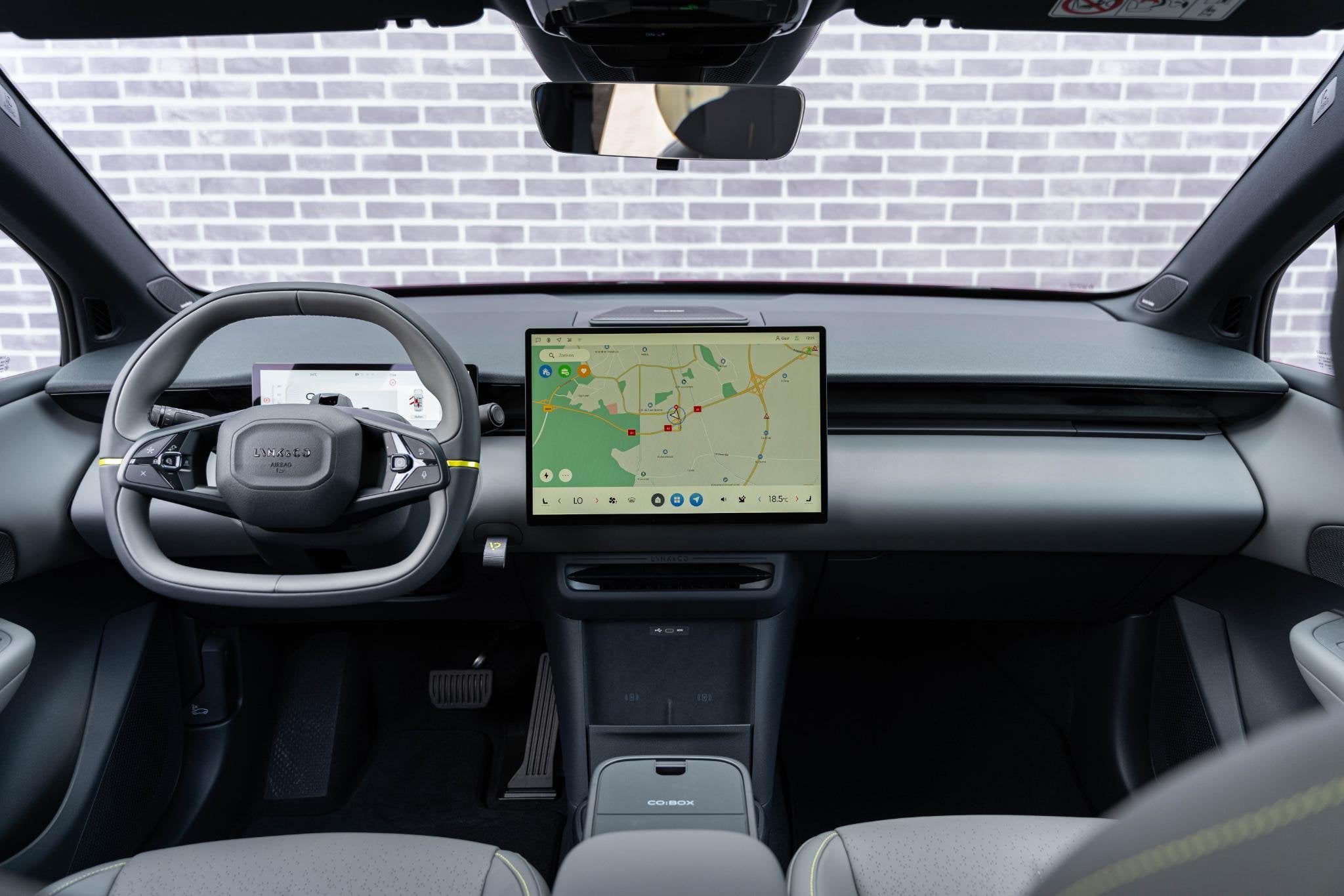 Lynk & Co 02 More 66 kWh | Panoramadak | 445 km elektrisch b, Auto's, Automaat, 12 maanden, Achterwielaandrijving, Zwart