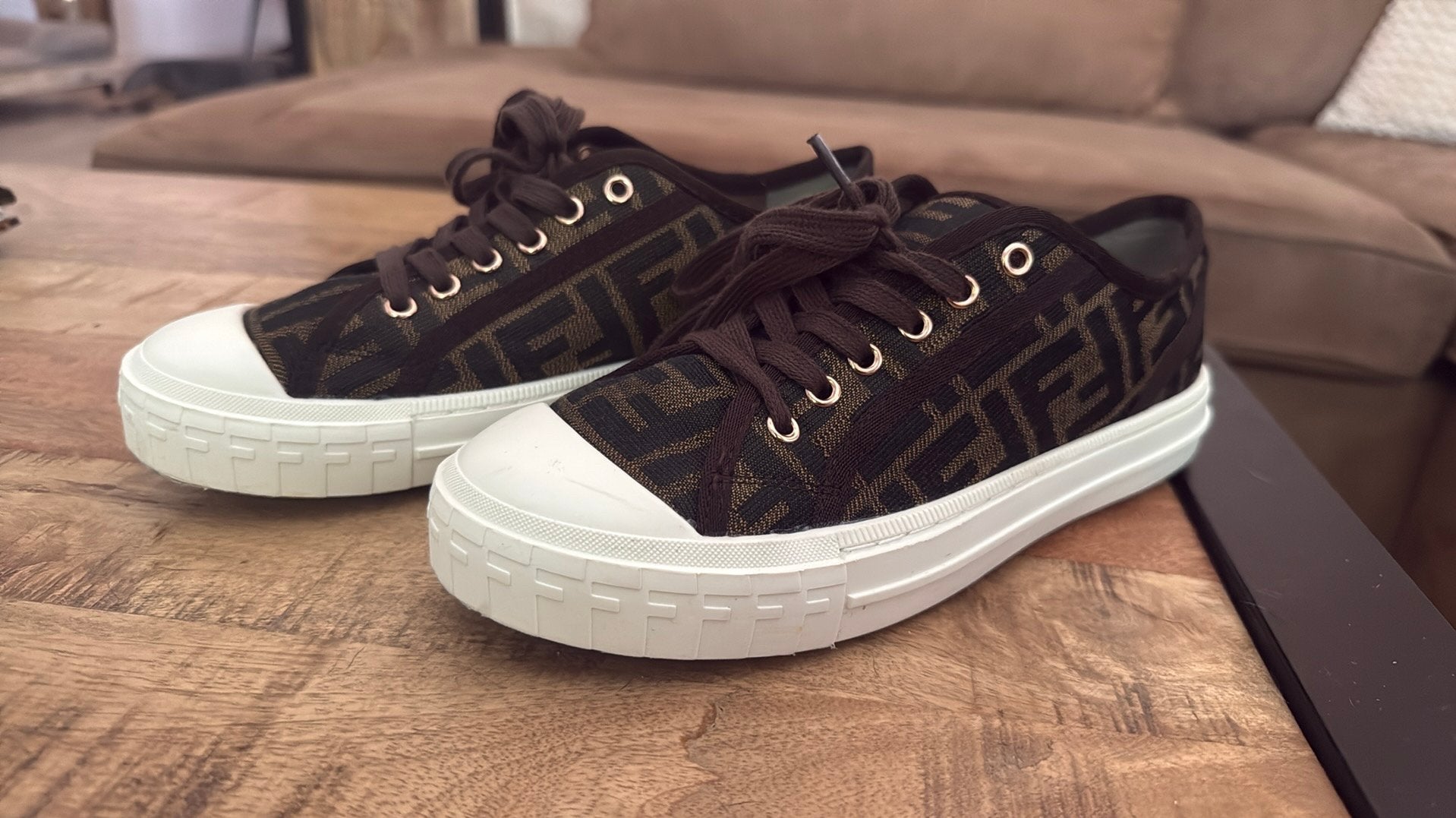 Fendi maat 37, Ophalen of Verzenden, Zo goed als nieuw, Sneakers of Gympen
