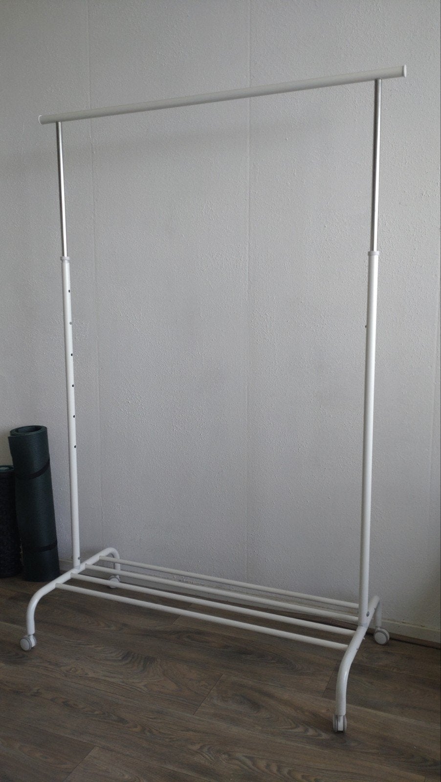 Kledingrek ikea, Ophalen